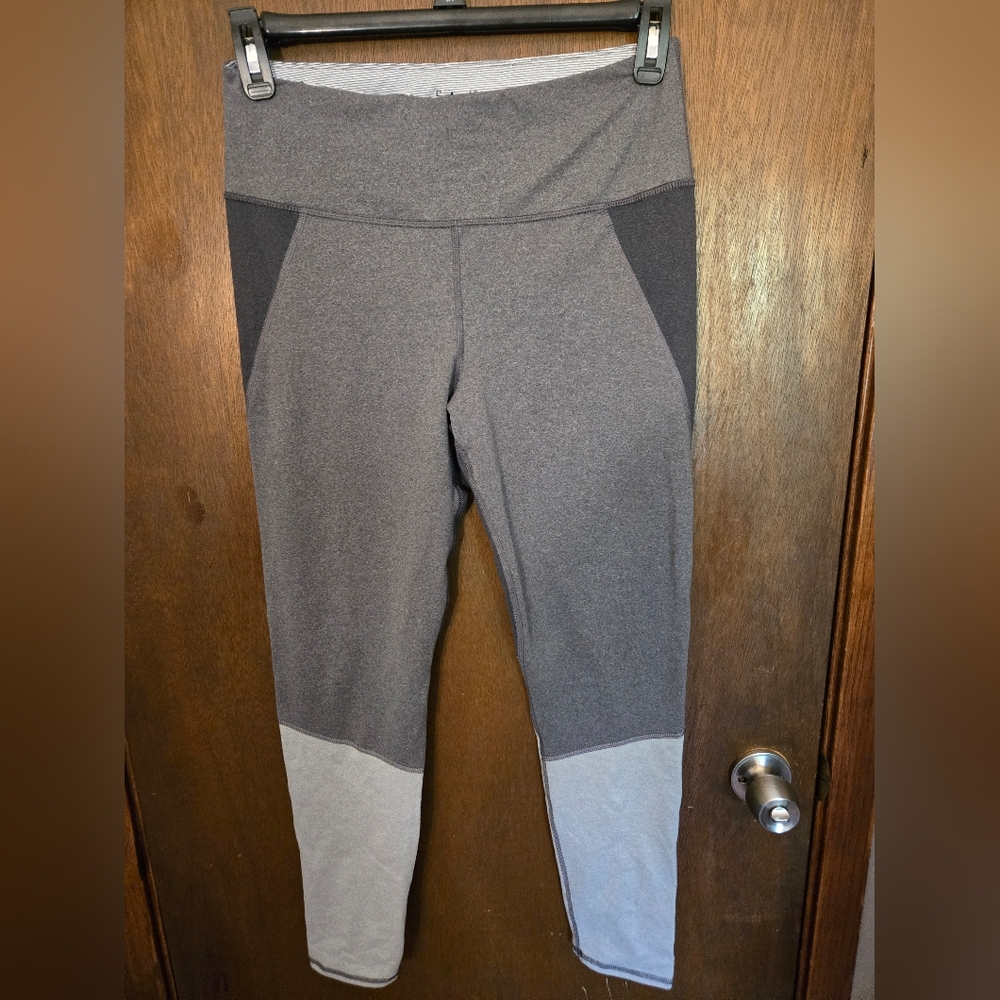 New Splendid Large Grey Color Block Leggings